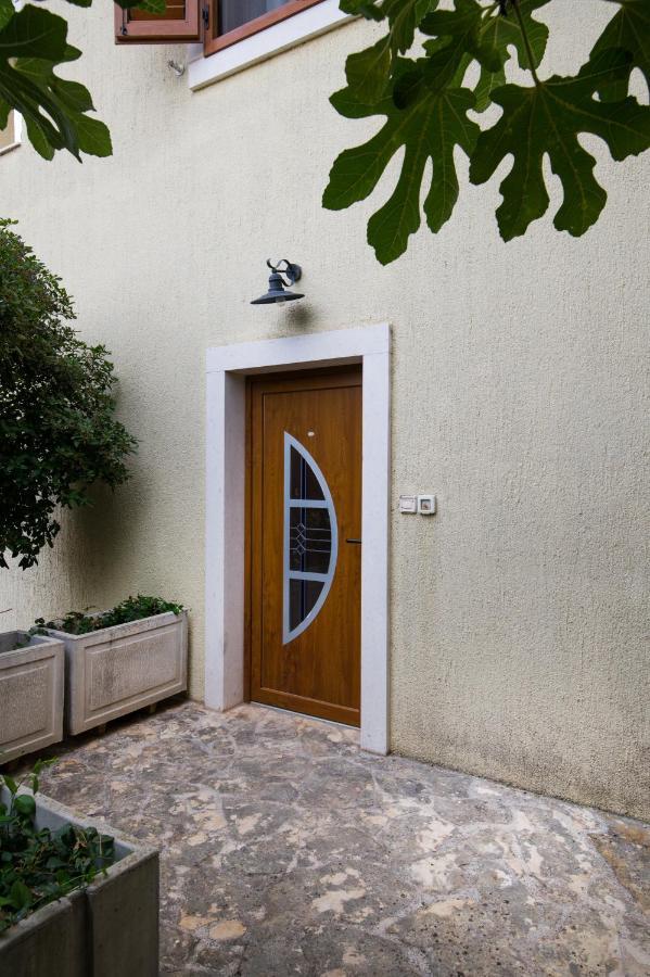 Apartman Mediterraneo Supetar Exterior photo